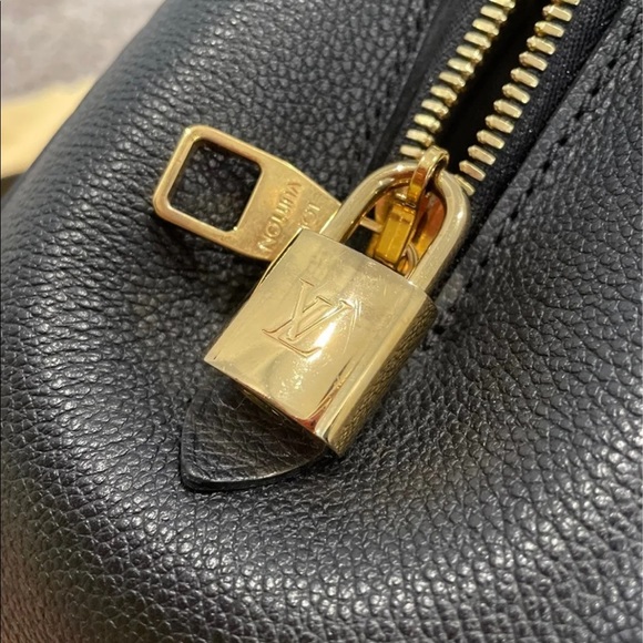 Louis Vuitton Montaigne BB Crossbody Handbag - Picture 7 of 13